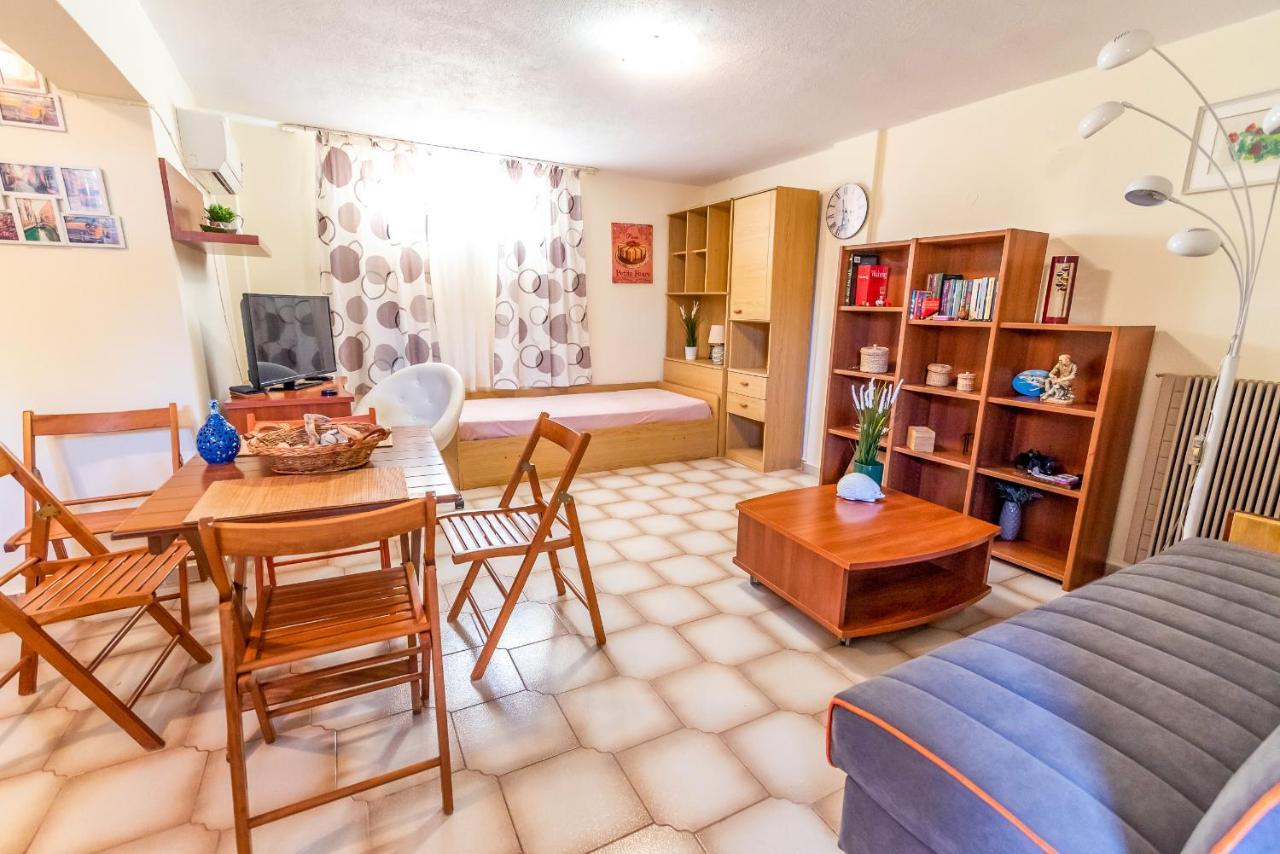 Pine trees apartment Preveza Buitenkant foto